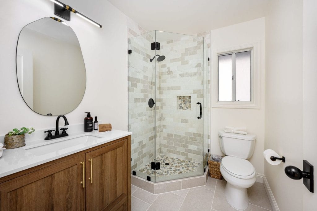 bathroom2 scaled 319 2 1024x683